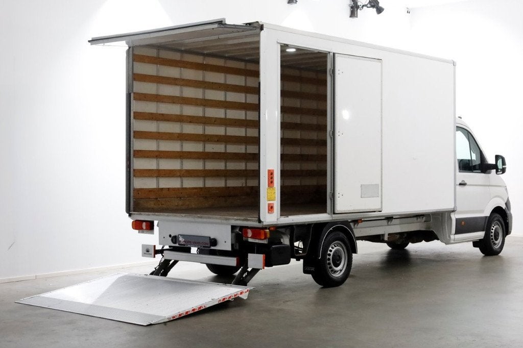 Volkswagen Crafter 35 2.0 TDI 140pk Bakwagen met laadklep en, Gebruikt, 4 cilinders, Wit, Bedrijf