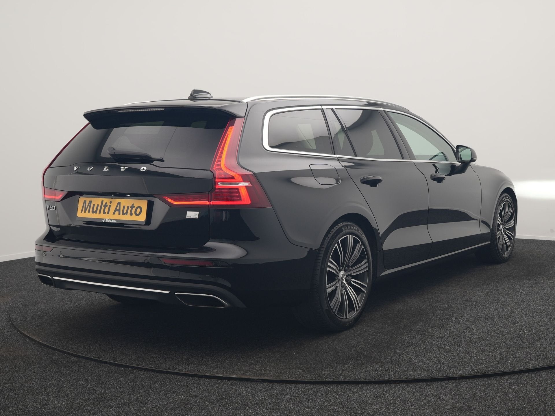 Volvo V60 T6 Recharge AWD Inscription PHEV 340pk Dealer O.H, Auto's, Volvo, Automaat, Dealer onderhouden, Gebruikt, Zwart