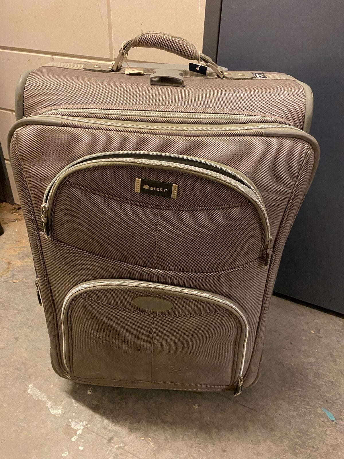 Delsey Koffer - Lichtgewicht en Handig, Gebruikt, Zacht kunststof, 35 tot 45 cm, Uitschuifbare handgreep