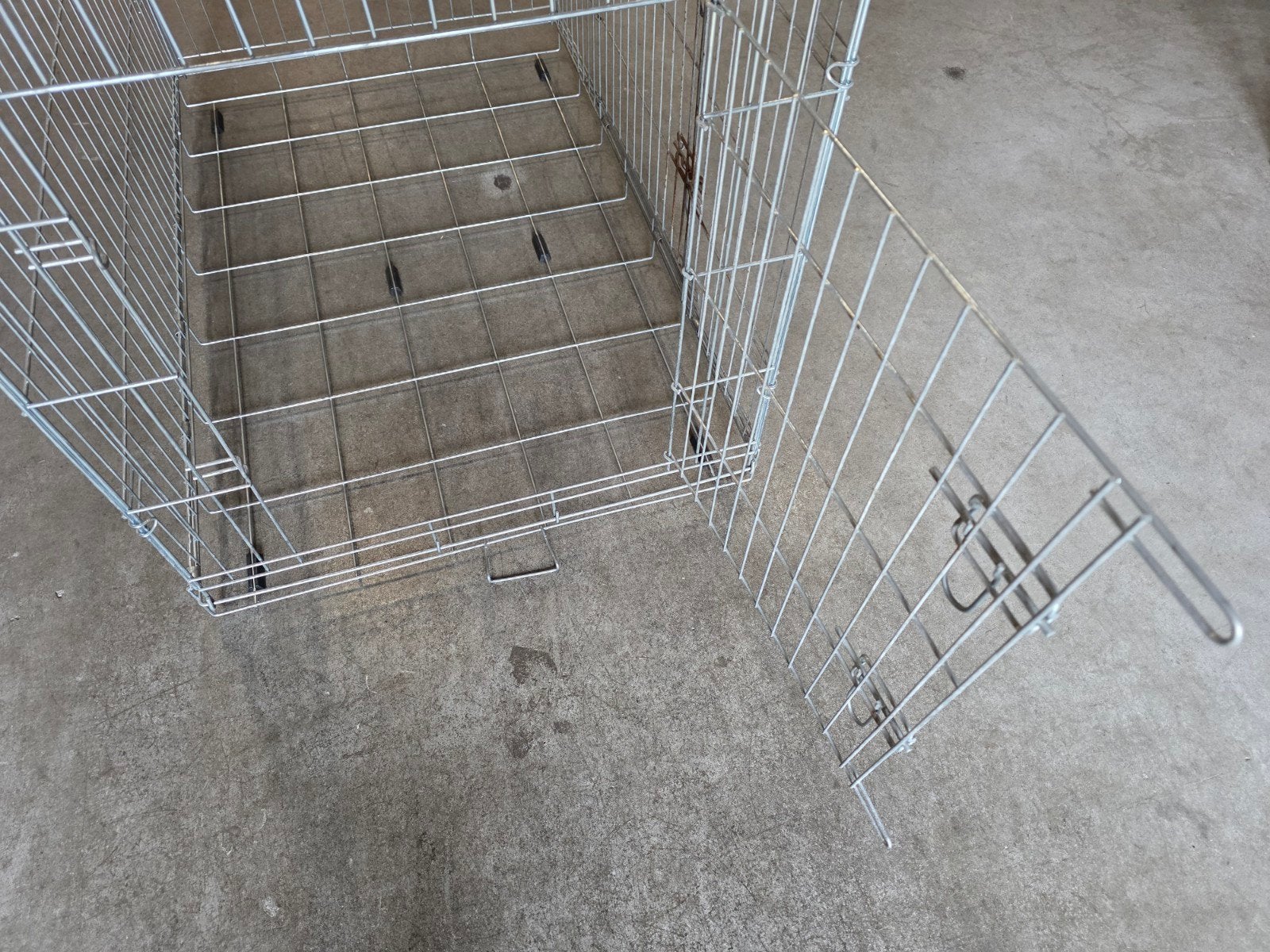 Hondenbench met 2 deuren Grijs 106x69x77cm, Dieren en Toebehoren, Ophalen of Verzenden, Zo goed als nieuw
