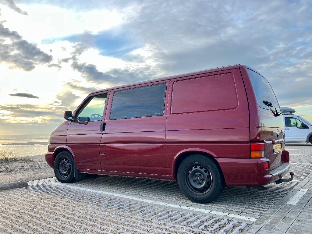 “Mooie rooie Wijsneus” met Airco en cruisecontrol!, Buscamper of Camperbus, Volkswagen, Tot en met 2, Particulier