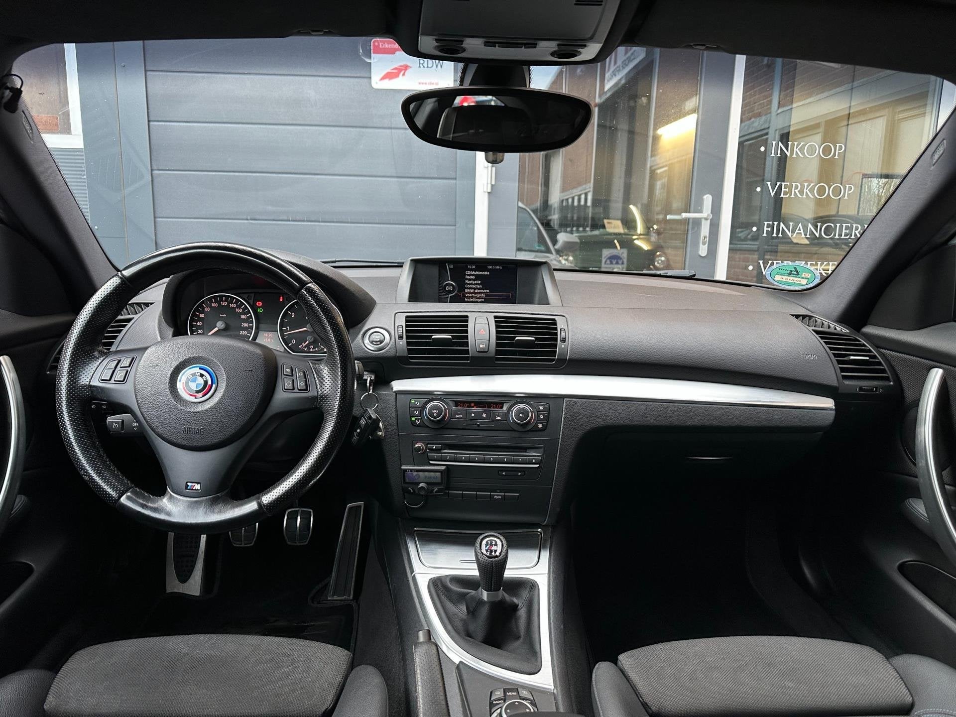BMW 1-serie 116i Business Line Sport|Nap|M-Sport|Navi|Cruise, Auto's, BMW, 1-Serie, Euro 5, Achterwielaandrijving, 4 cilinders