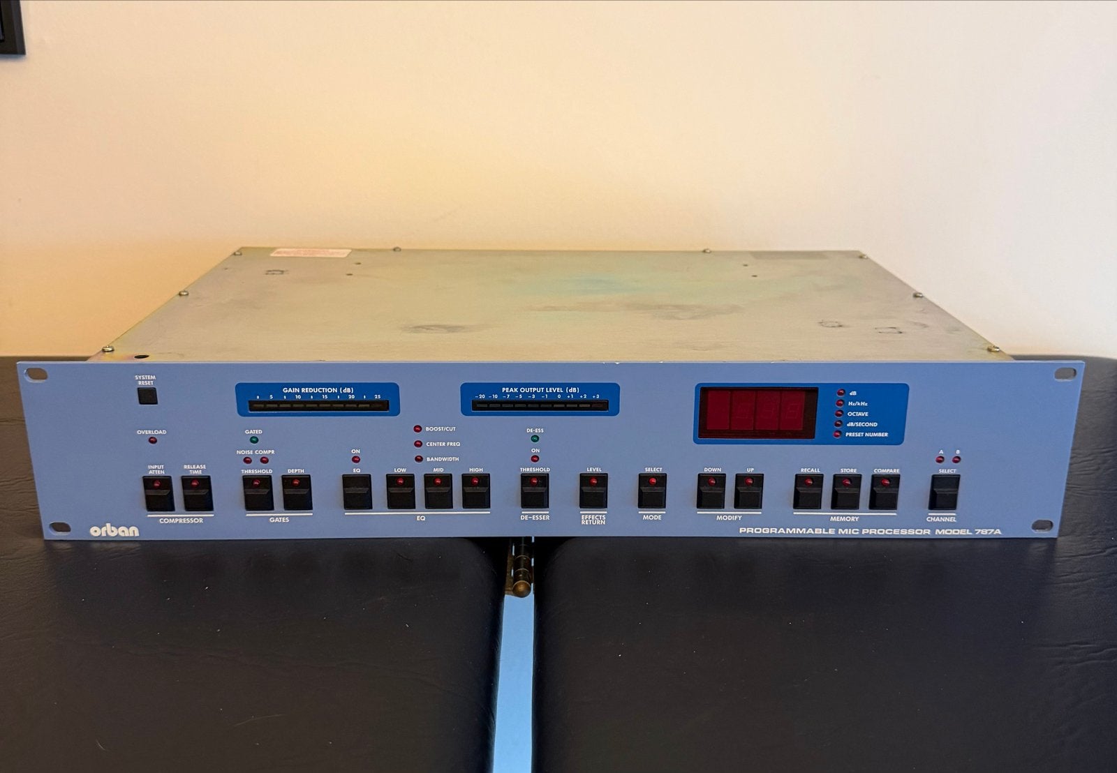 Orban 787a Programmeerbare Microfoon Processor Blauw, Ophalen, Zo goed als nieuw
