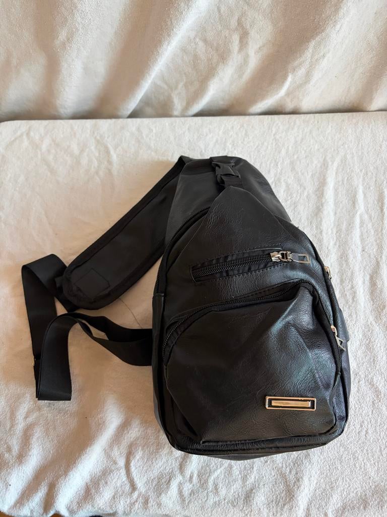 Zwarte PU Lederen Sling Bag - Compact & Stijlvol, Overige merken, 25 tot 40 cm, Nieuw, Ophalen of Verzenden