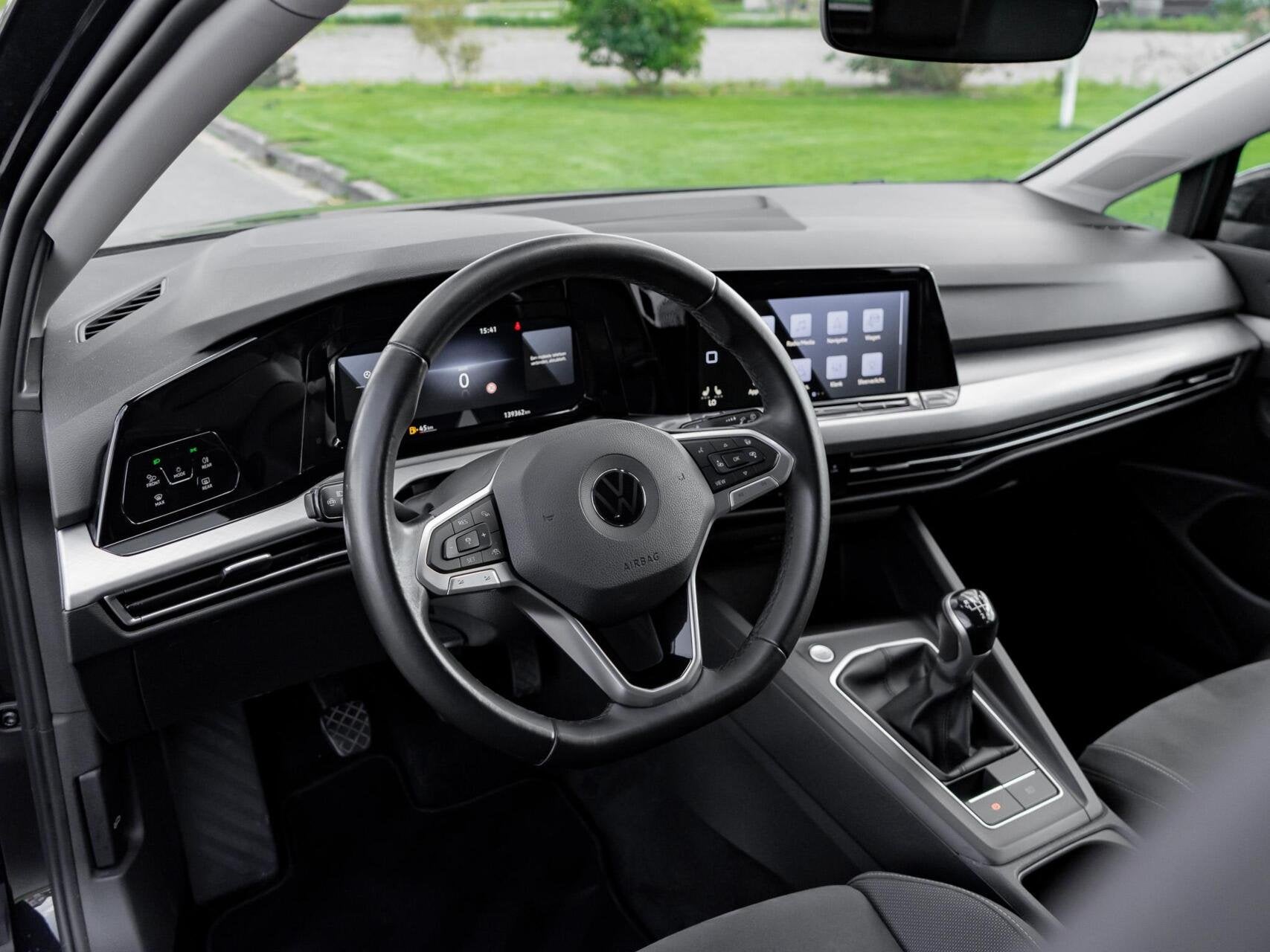 Volkswagen Golf Variant 1.0 TSI Life Business|LED|Sfeerverli, Auto's, Voorwielaandrijving, Gebruikt, Euro 6, Zwart