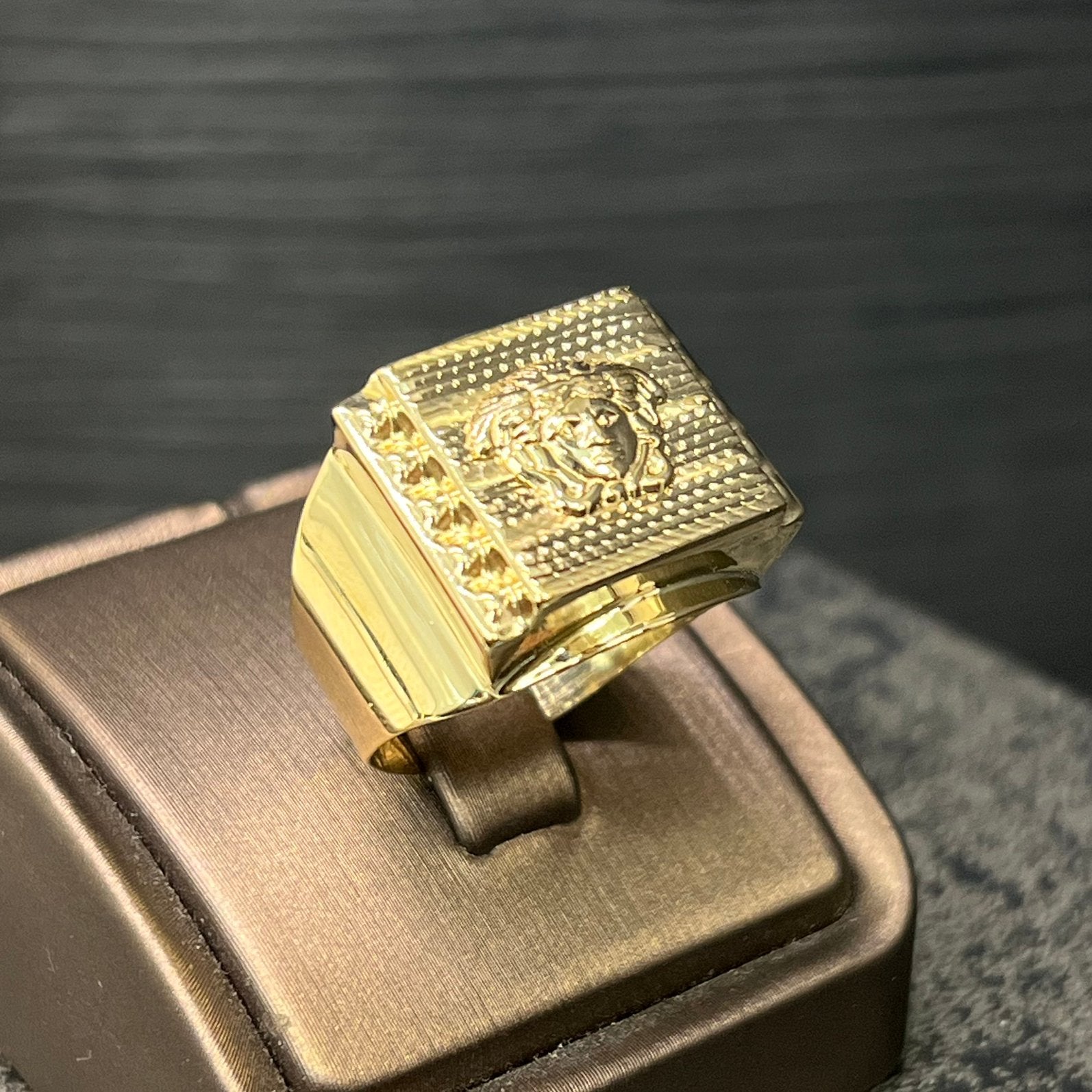 14k gouden ring groot Versace model, Ophalen of Verzenden, Zo goed als nieuw, Goud, Dame