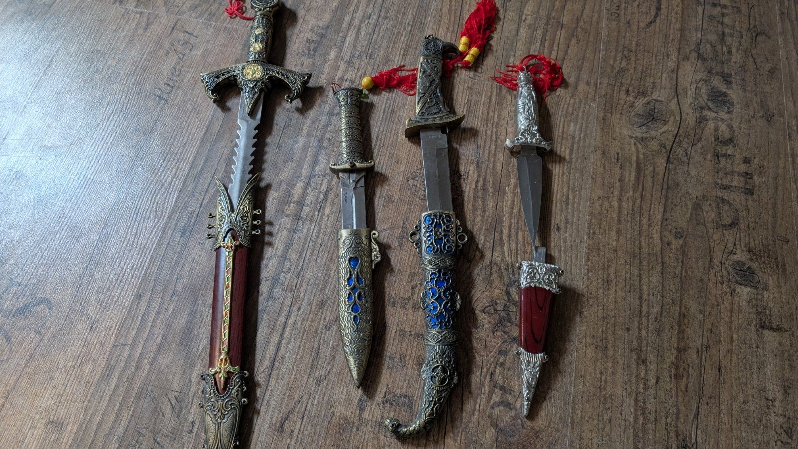 Mooie decoratieve sier zwaardjes en dolken set, Verzamelen, Ophalen of Verzenden, Zo goed als nieuw