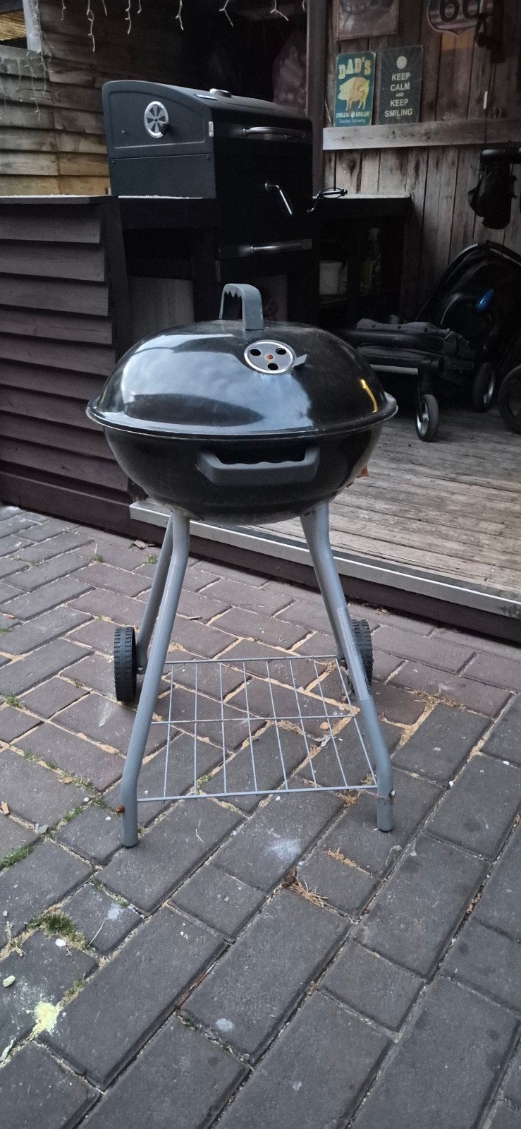 Compacte Houtskool Barbecue met Deksel en Wielen, Ophalen, Gebruikt, Onbekend