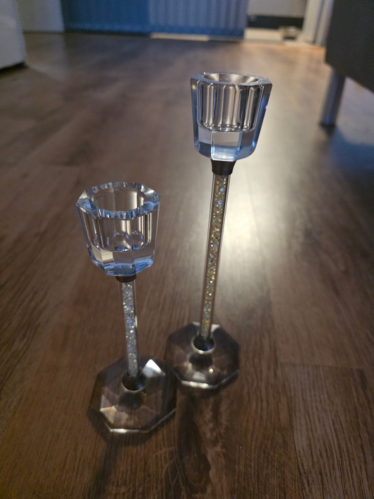 Twee glazen kandelaars met kristallen details, Huis en Inrichting, Woonaccessoires | Kandelaars en Kaarsen, Ophalen of Verzenden