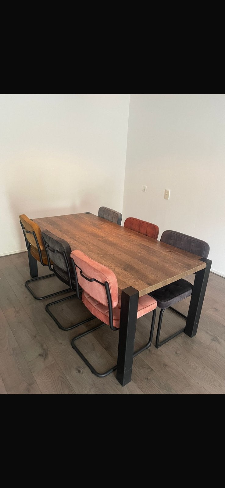 Trendy eettafel en stoelenset, Ophalen, 50 tot 100 cm, Zo goed als nieuw, Vijf personen of meer