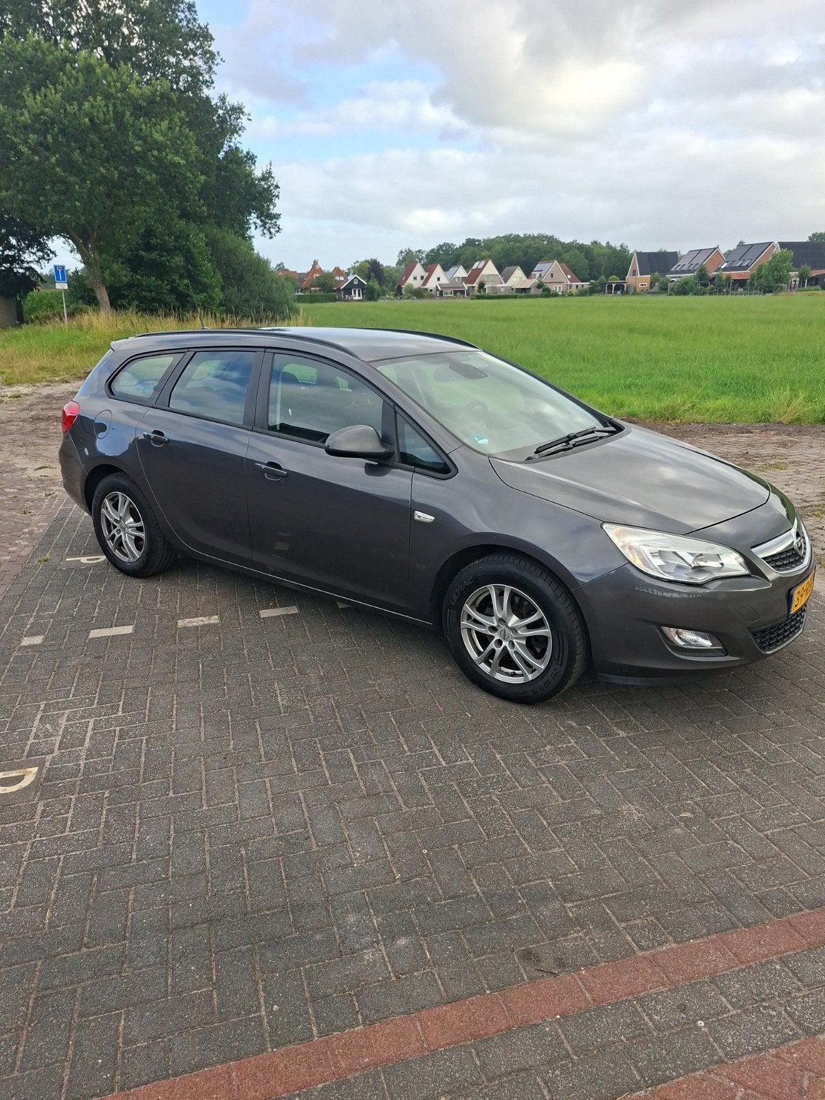 Opel Astra 1.6 Turbo 132KW Sports Tourer 2011 Grijs, Auto's, Voorwielaandrijving, 4 cilinders, 179 pk, Origineel Nederlands