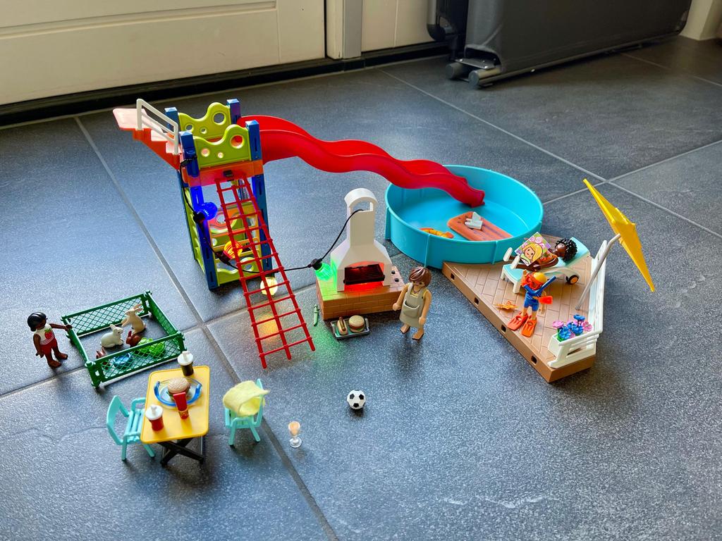 Playmobil City Life Zwembadfeest met Glijbaan (70987, Ophalen of Verzenden, Zo goed als nieuw, Complete set