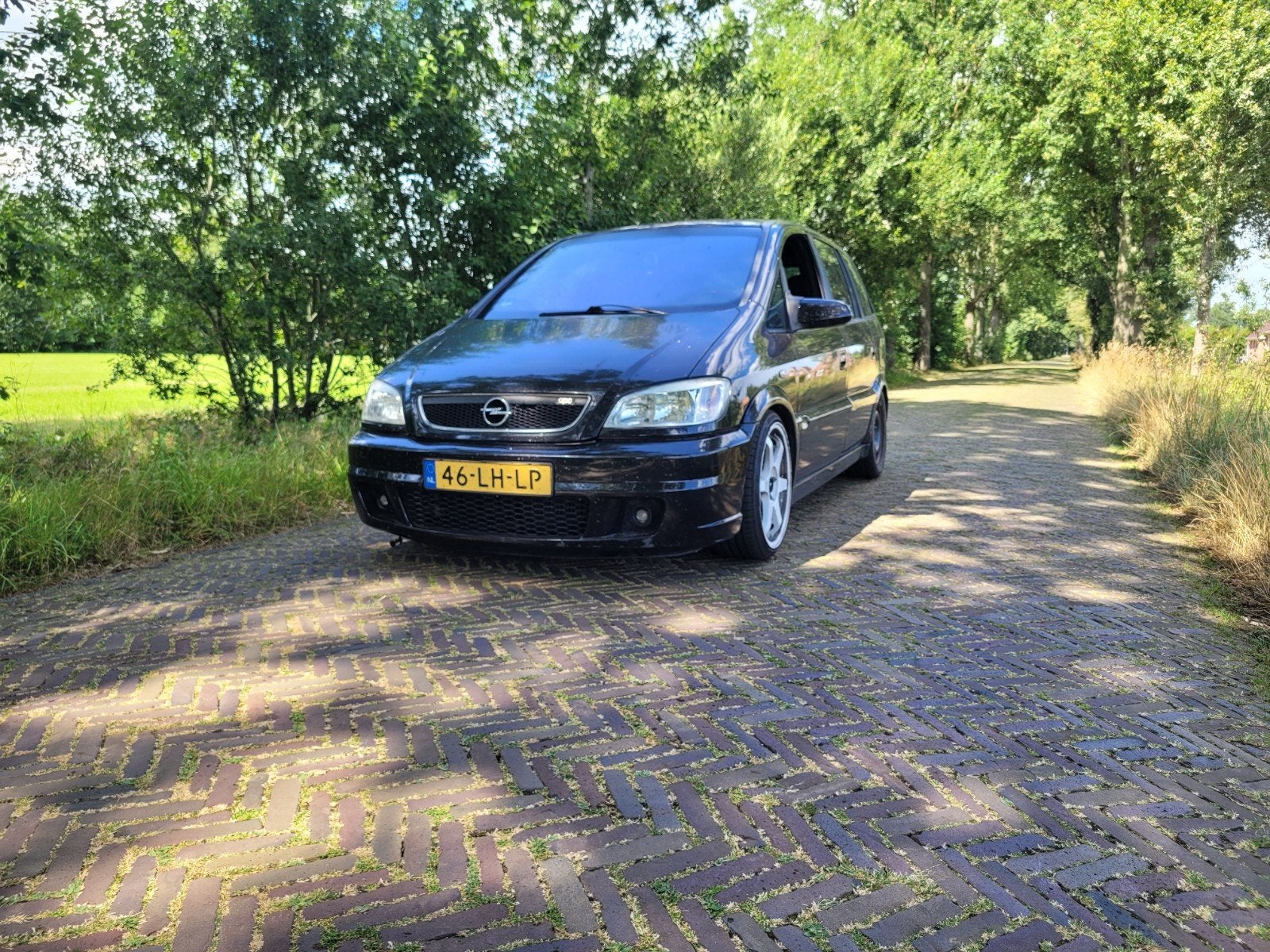 Opel Zafira 2.0 Turbo 2003 Zwart, Voorwielaandrijving, 1998 cc, 1440 kg, 7 stoelen
