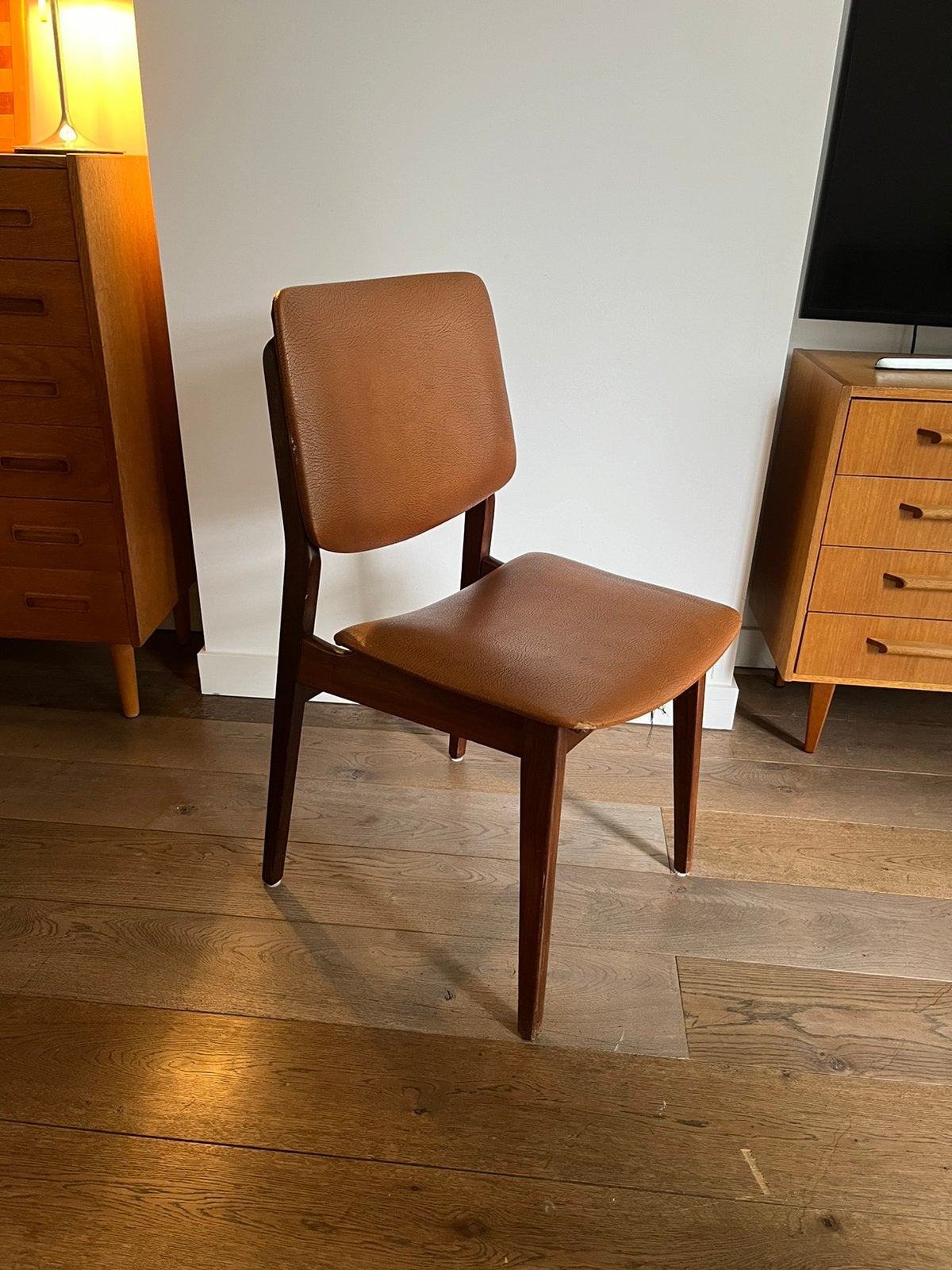Mid century houten stoel, Huis en Inrichting, Stoelen, Ophalen, Zo goed als nieuw, Bruin, Eén
