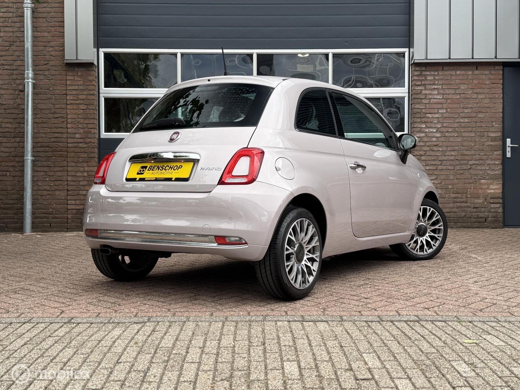 Fiat 500 1.0 Hybrid Star Panodak Navi Carplay PDC 16 inch Cr, Auto's, Fiat, Voorwielaandrijving, 4 stoelen, Wit, Handgeschakeld