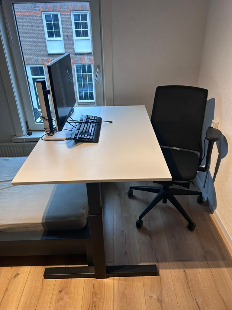 Computer desk and office chair, Ophalen, Zo goed als nieuw