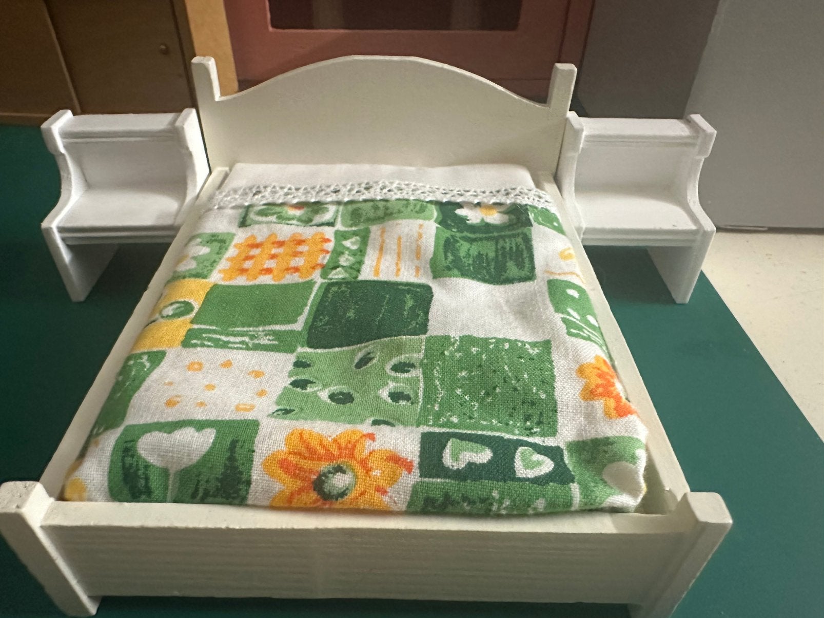 Lundby poppenhuis bed met nachtkastjes, Ophalen of Verzenden, Zo goed als nieuw, Poppenhuis
