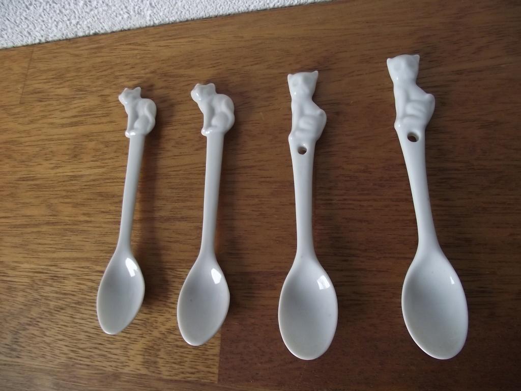 4 stuks wit porselein lepel met poes katten lepel 14 cm p st, Ophalen of Verzenden