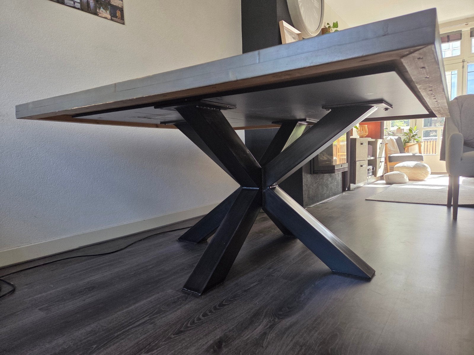 Unieke houten tafel (160x160cm) met metalen kruispoot, 150 tot 200 cm, Vierkant, Vijf personen of meer, 150 tot 200 cm