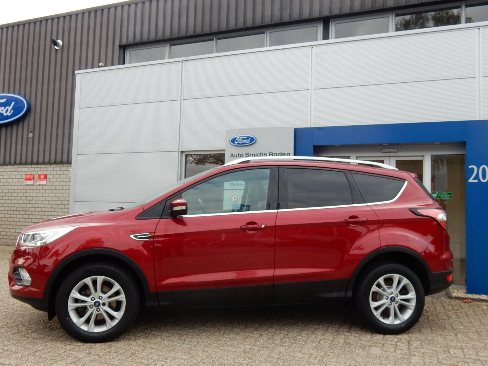 Ford Kuga 150PK EcoBoost Titanium | Xenon | Trekhaak 2.000KG, 4 cilinders, Leder en Stof, Origineel Nederlands, Bedrijf