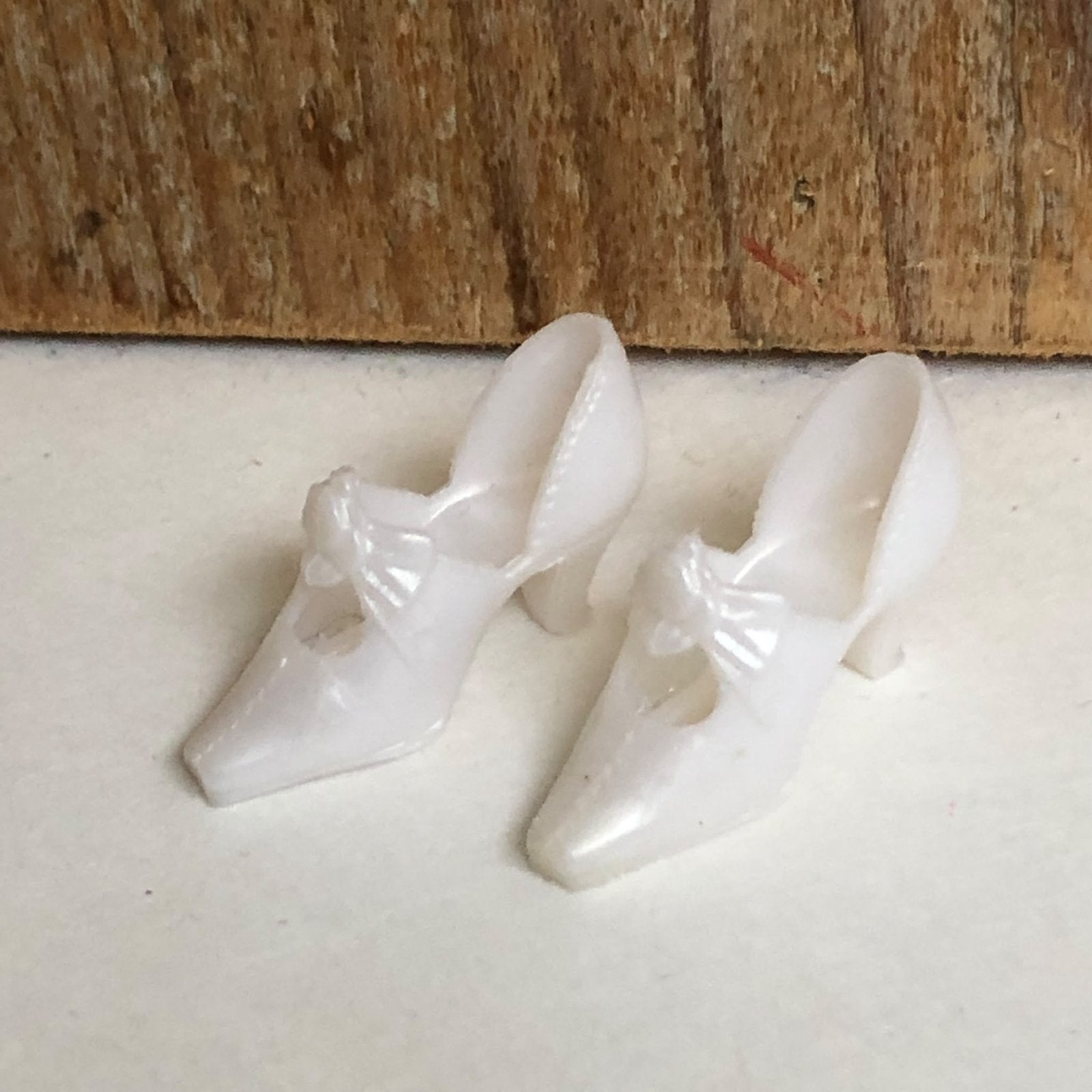 Witte Barbie schoenen, Ophalen of Verzenden, Zo goed als nieuw, Kleertjes