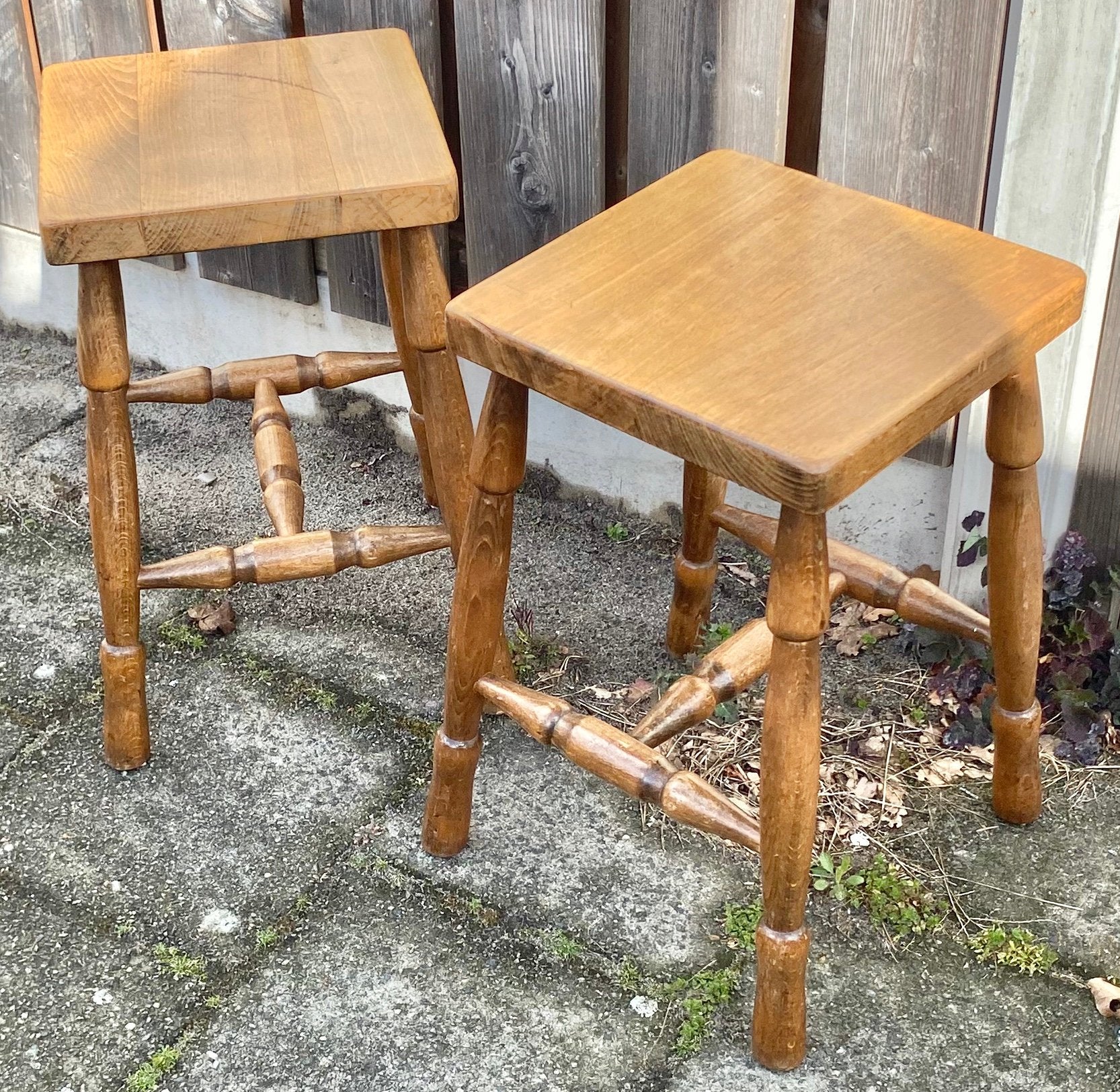 2 HOUTEN KRUKJES / PLANTENTAFELTJES 30 X 30 X 47 CM., Huis en Inrichting, Ophalen of Verzenden, Gebruikt, Hout