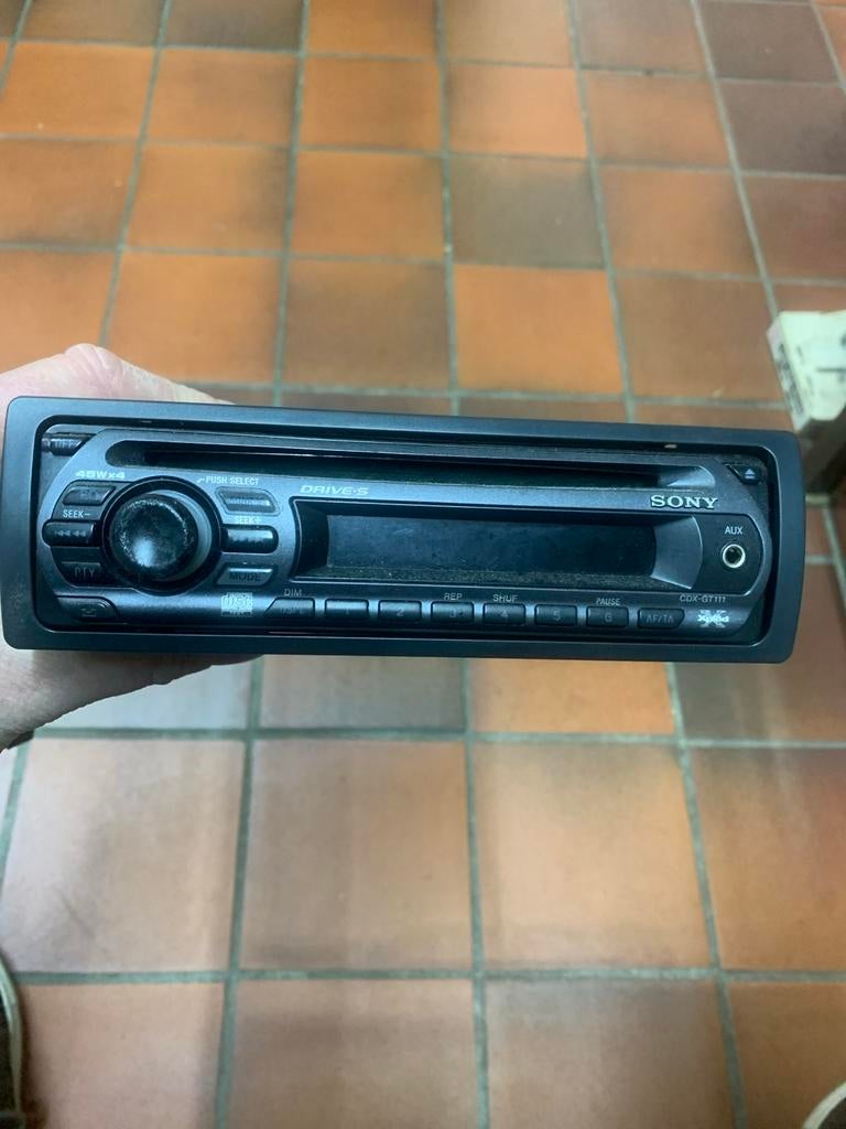 Sony CDX-GT111 Autoradio met CD-speler en AUX, Ophalen of Verzenden, Gebruikt
