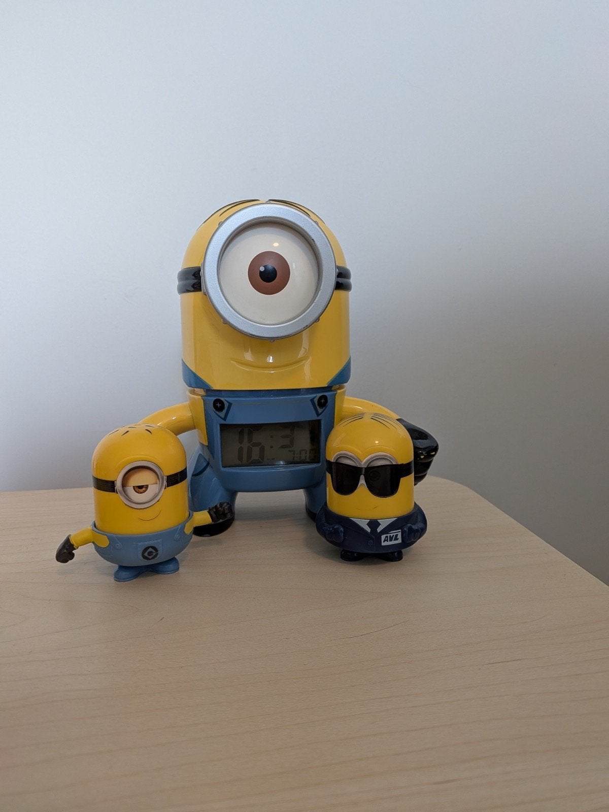 Minion wekker met twee kleine Minion figuren, Ophalen of Verzenden
