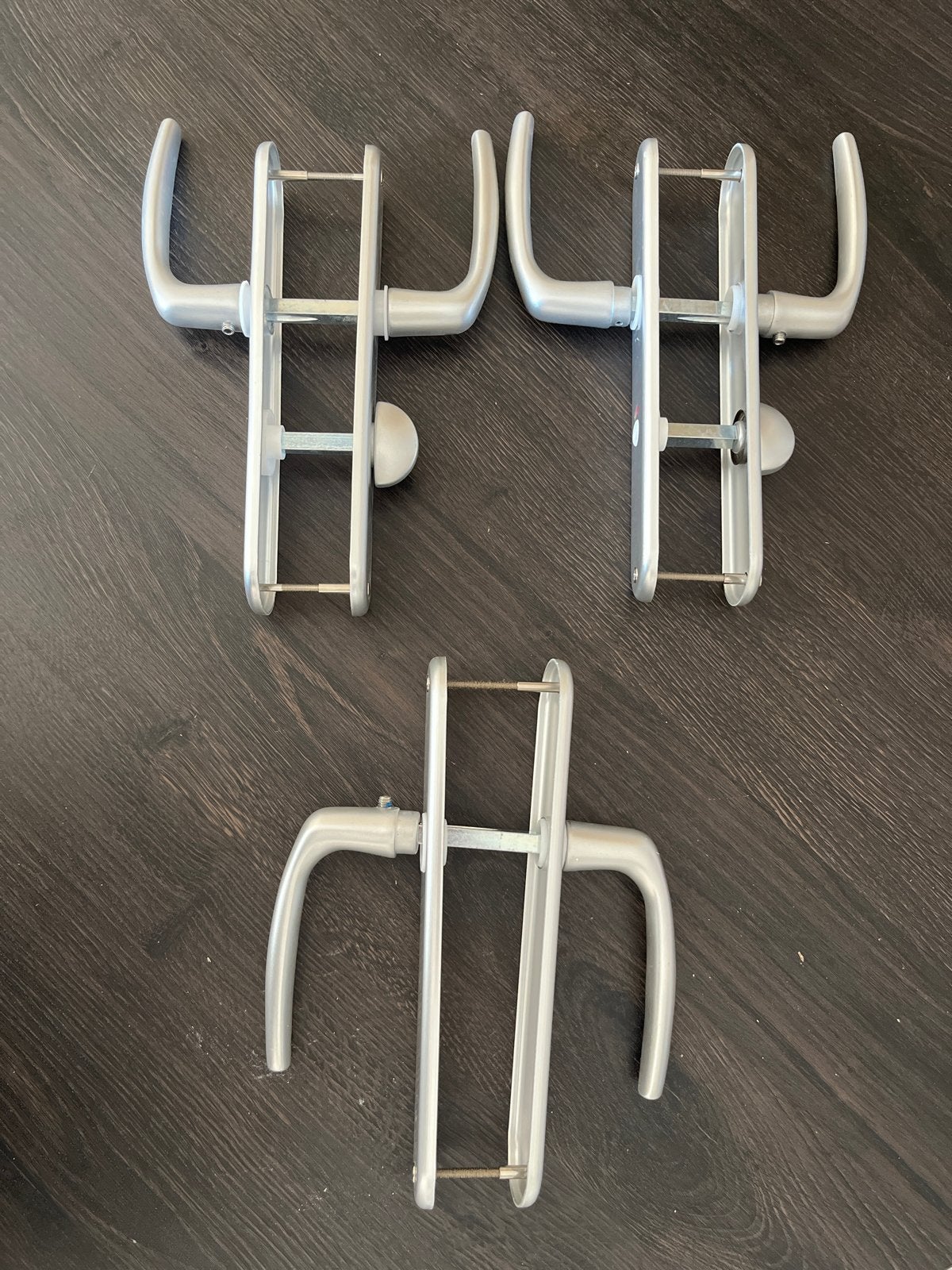 Set van 3 aluminium deurklinken, 2 met slot en 1 zonder, Ophalen of Verzenden, Gebruikt, Overige materialen, Klink of Kruk
