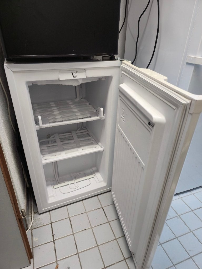 Witte vriezer, gebruikt, maar kan zeker nog even mee!, Gebruikt, Minder dan 85 cm, Minder dan 60 cm, Energieklasse A of zuiniger