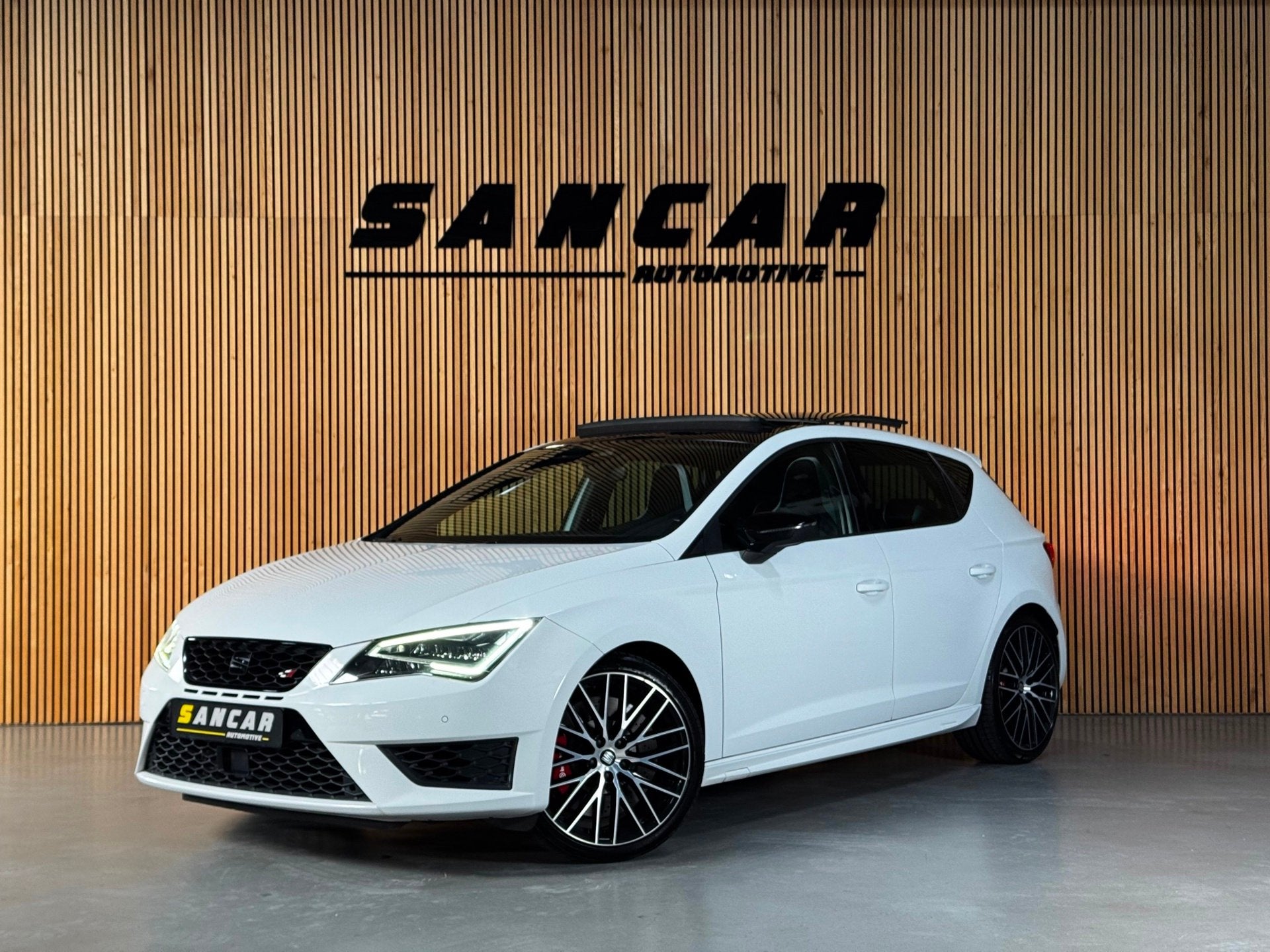 Seat Leon 2.0 TSI Cupra 290 Pano Seat Sound Brembo Kuipstoel, Auto's, Dealer onderhouden, 15 km/l, Zwart, 4 cilinders