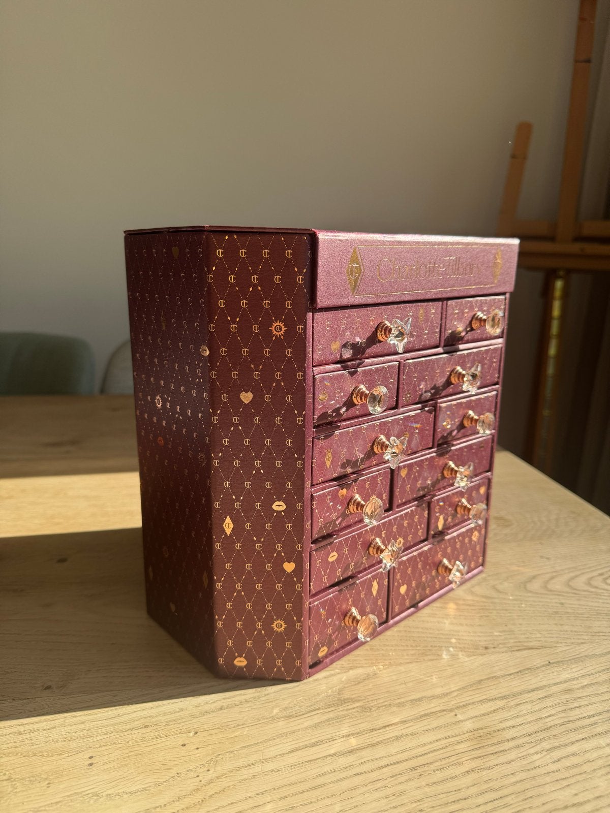 Charlotte Tilbury Adventkalender / Opbergdoos (leeg), Ophalen of Verzenden, Zo goed als nieuw, Meerkleurig, Papier/karton