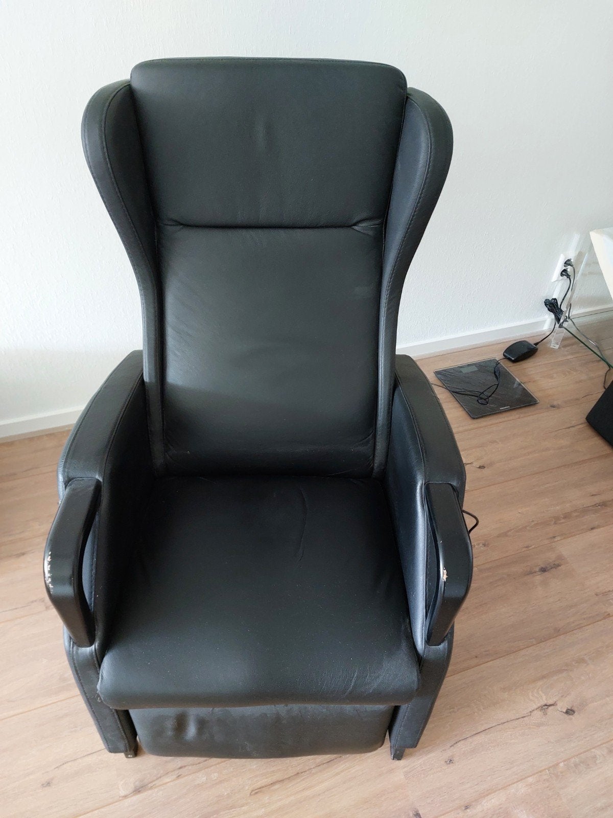 sta-op-stoel, Huis en Inrichting, Fauteuils, Ophalen, Leer, Zo goed als nieuw, 50 tot 75 cm
