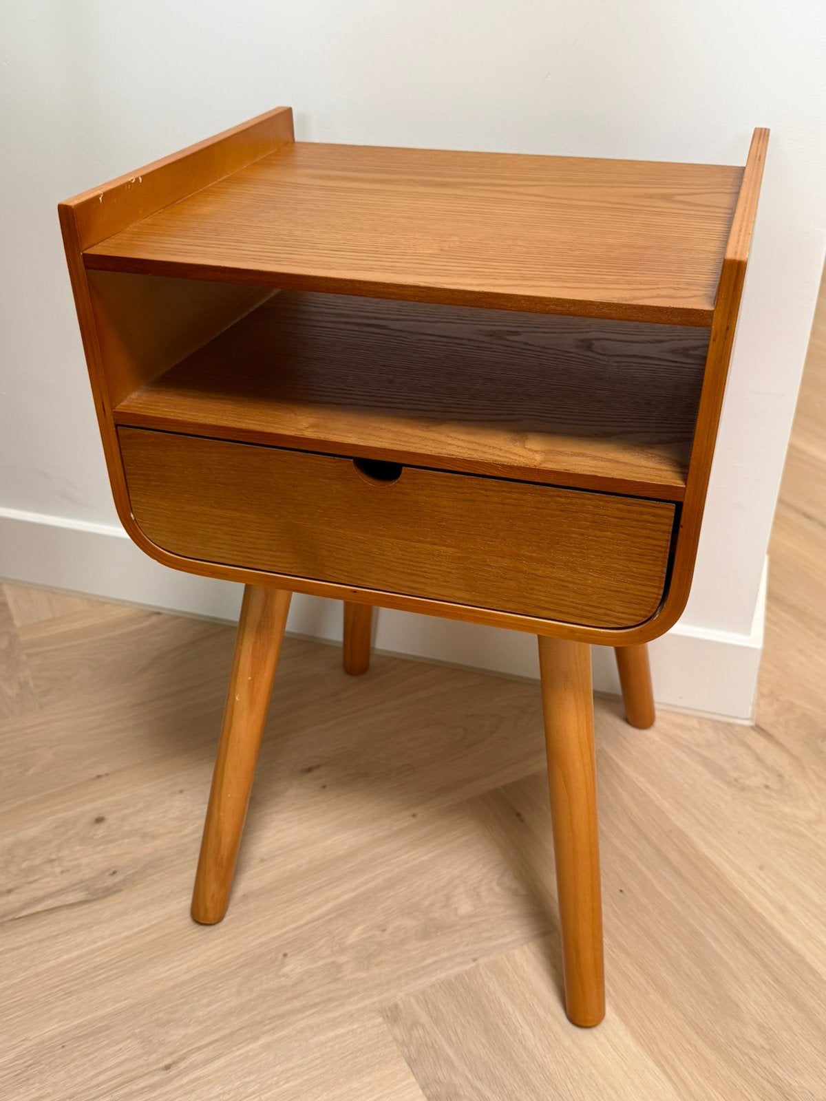 Foto 2 van WOOOD Nils Nightstand / Side Table