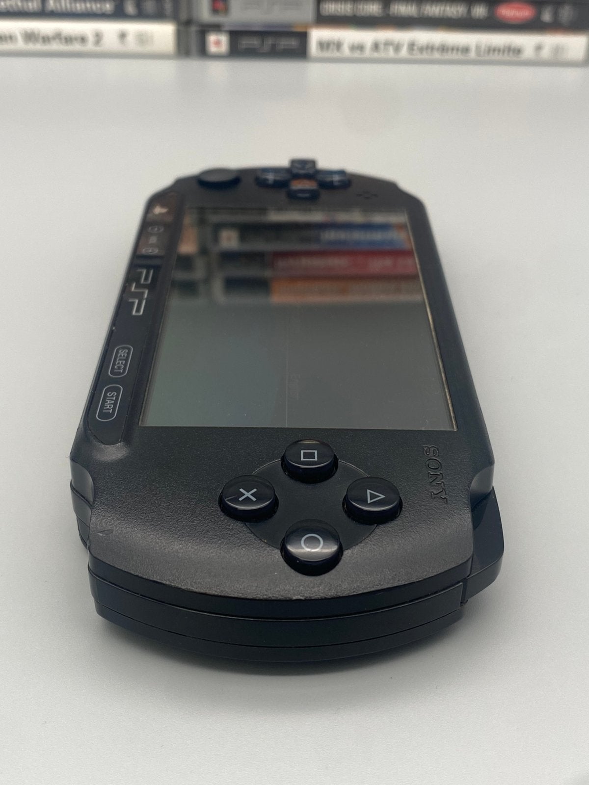 Zwarte PSP PlayStation Portable E-1004 handheld console, Spelcomputers en Games, Games | Sony PlayStation Portable, Gebruikt, Overige genres