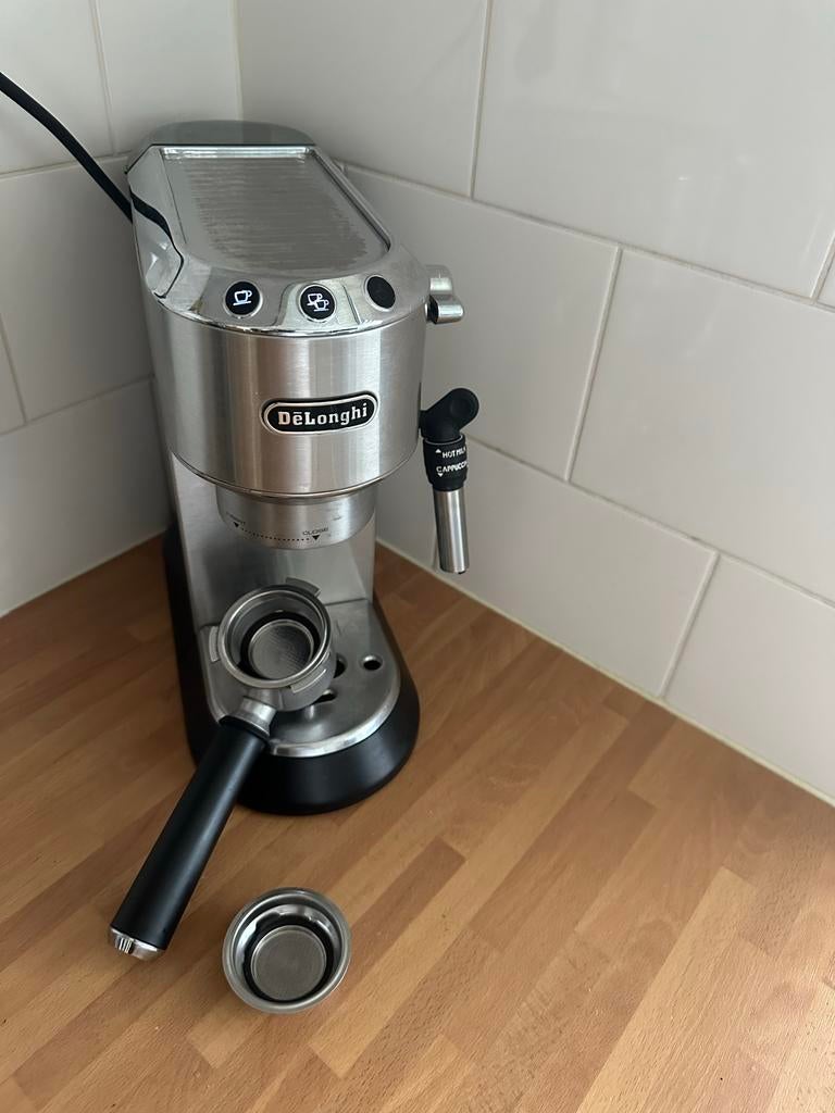 De'Longhi Dedica EC685.M Espressomachine - Zilver, Afneembaar waterreservoir, Espresso apparaat, Gemalen koffie, Ophalen of Verzenden
