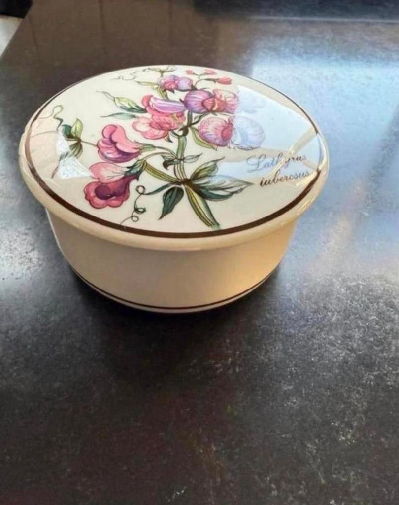 Villeroy & Boch set: 2 bordjes en potje met deksel, Huis en Inrichting, Keuken | Servies, Gebruikt, Overige typen, Overige stijlen