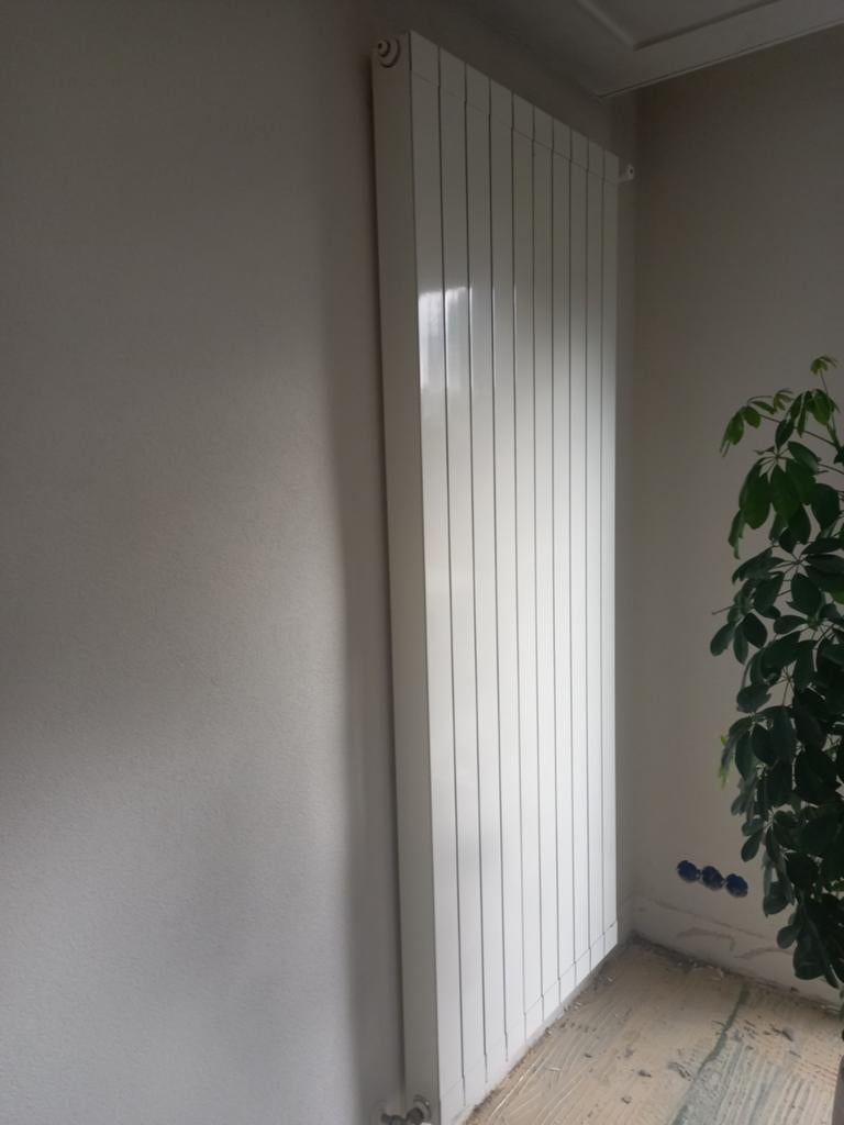 Design aluminium radiator 204x40x9 cm, Radiator, Minder dan 60 cm, Ophalen of Verzenden, Zo goed als nieuw