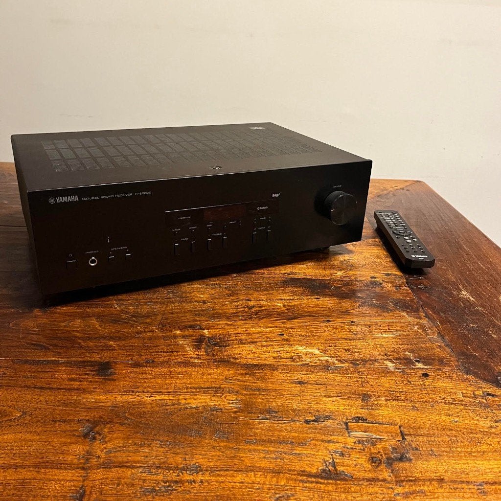 Yamaha R-S202D zwart stereo receiver met BT (occasion), =, Ophalen of Verzenden, Zo goed als nieuw, 60 tot 120 watt