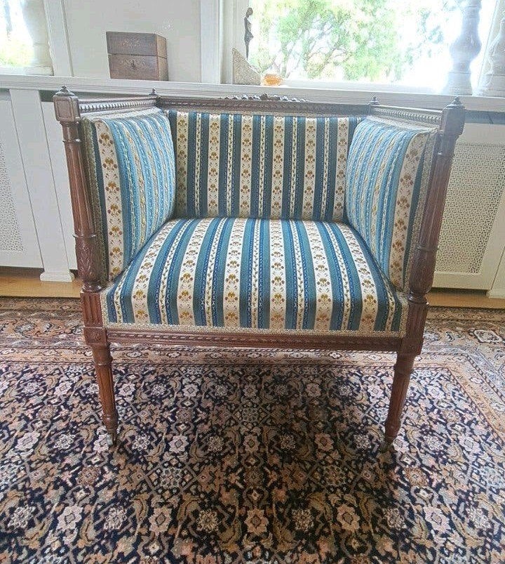 Antieke Louis XVI fauteuil met gestreepte bekleding, Ophalen