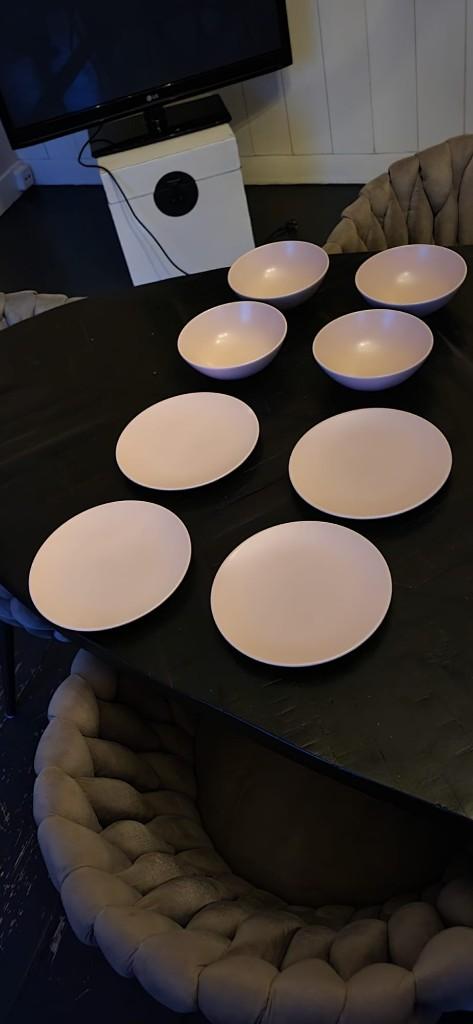 Ikea 4 ontbijtborden en 4 schaaltjes zgan bijna gratis, Ophalen of Verzenden, Zo goed als nieuw, Bord(en), Overige stijlen