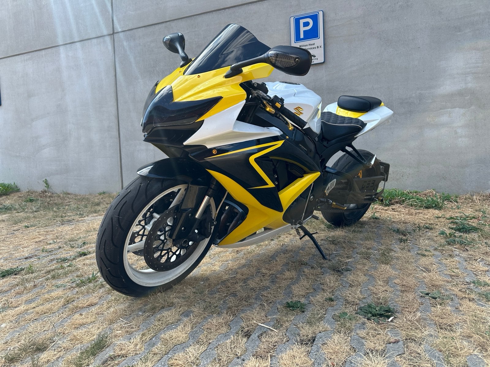 Custom Suzuki GSXR 750 uit 2012 - Zo goed als nieuw!, Sportuitlaat, 4 cilinders, Motorrijbewijs A, Gebruikt