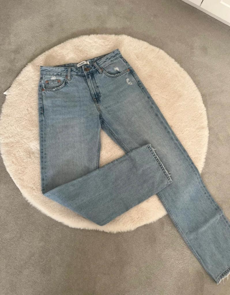 Pull & Bear jeans, Kleding | Dames, Ophalen of Verzenden, Zo goed als nieuw, Blauw, W28 - W29 (confectie 36)