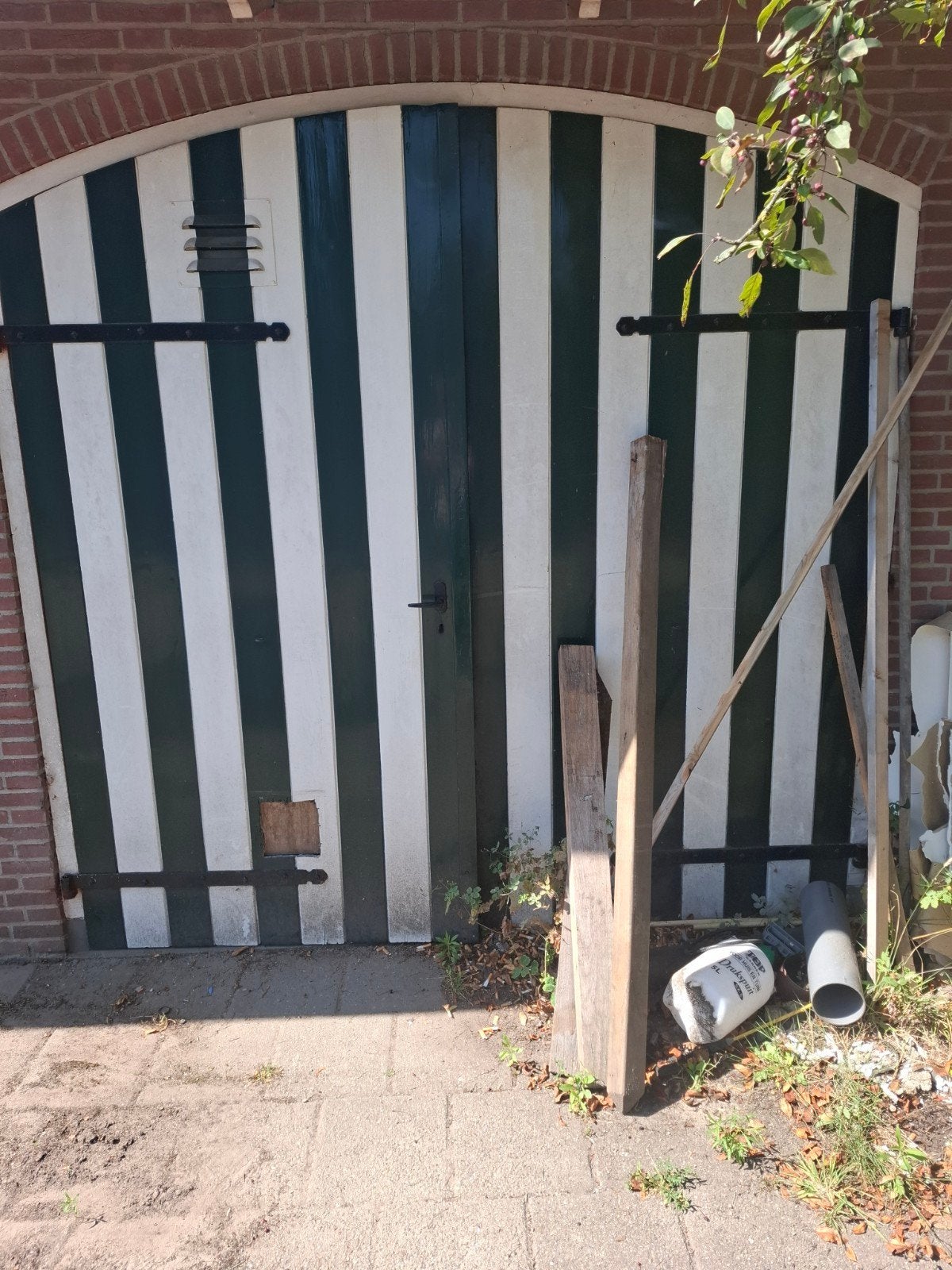2x Houten garage/ schuurdeur inclusief kozijnen, Gebruikt, Garagedeur, Ophalen of Verzenden, Hout