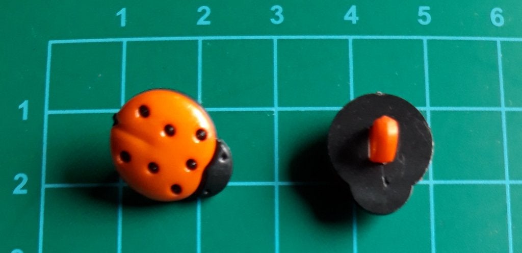Lieveheersbeestjes knopen oranje 15x12mm - 87 stuks, Onbekend, Nieuw, Ophalen of Verzenden, Onbekend