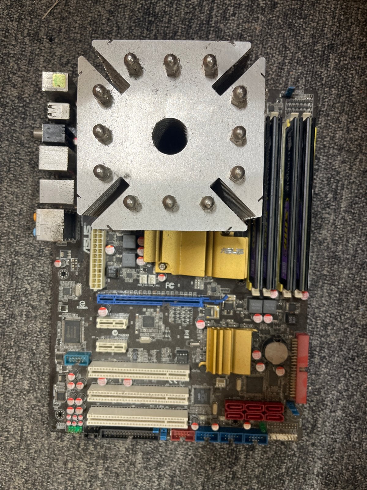 ASUS P5QL-E moederbord met Intel CPU en 4GB DDR2 RAM, Ophalen of Verzenden, Gebruikt, Intel, DDR2