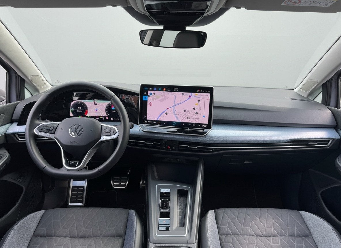 Volkswagen Golf 1.5 eHybrid 204PK PLUG IN. LIFE CAMERA/NAVI/, Auto's, 12 maanden, 4 cilinders, Leder en Stof, Bedrijf