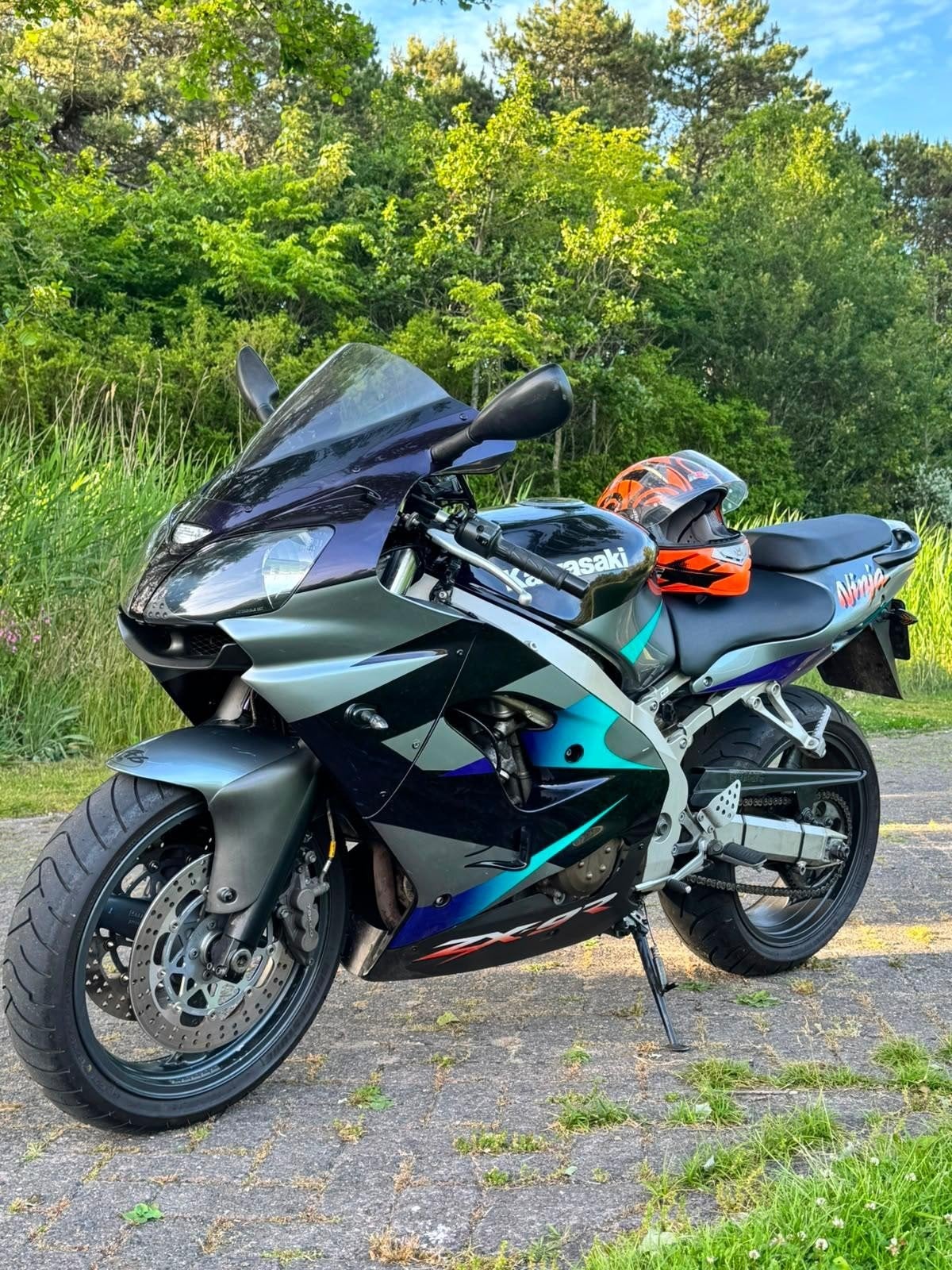 Kawasaki Ninja ZX9R