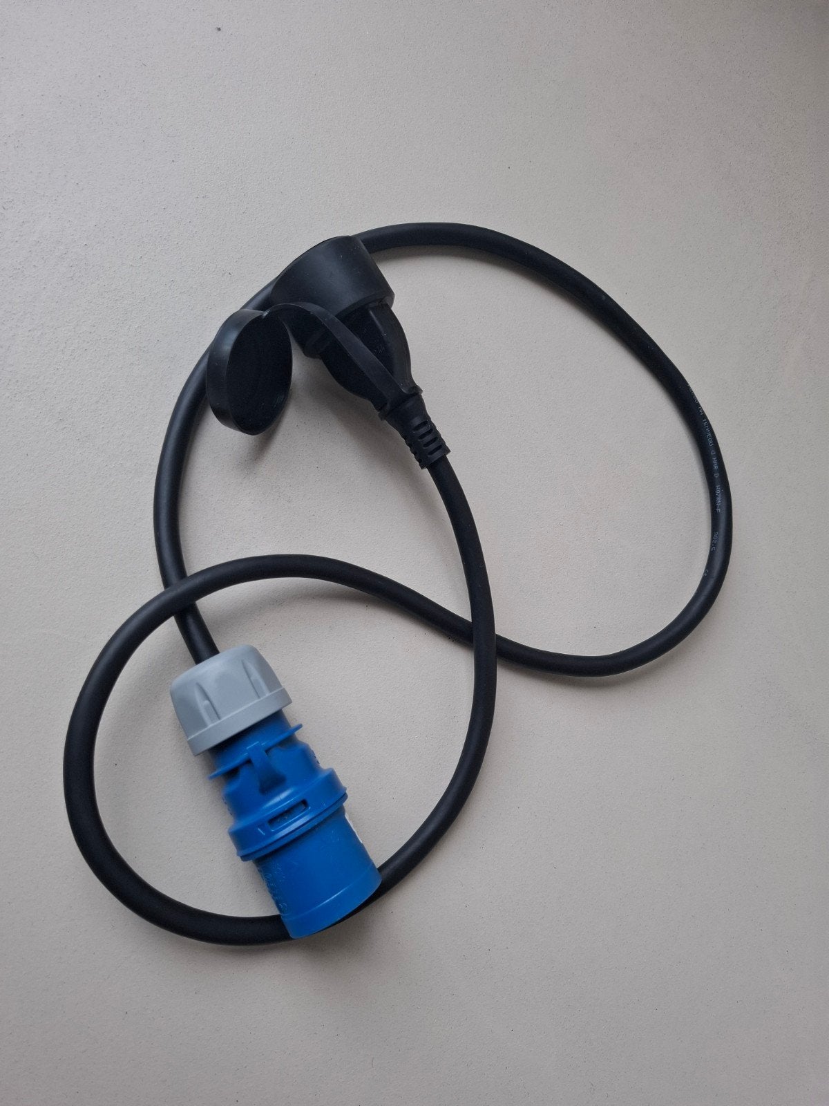 Verloopkabel CEE blauw naar Schuko (campingstekker), Ophalen of Verzenden, Zo goed als nieuw