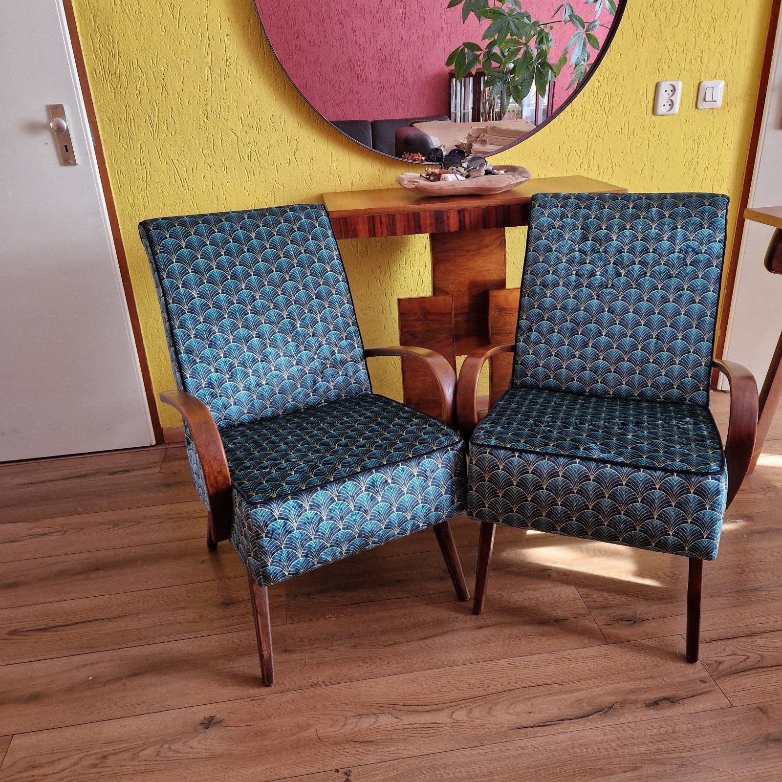 Vintage Set: 2 Gerestaureerde Fauteuils & Halabala Tafel, Ophalen